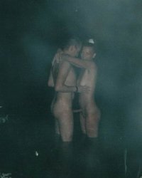 Красивые телки отдыхают на нудистском пляже 23 фотография
