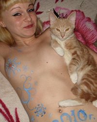 Художник рисует на теле своей подружки 13 фотография